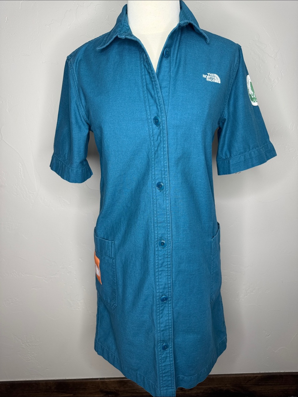The North Face Valley Shirt Dress Button-Front in Blue Coral With Patches